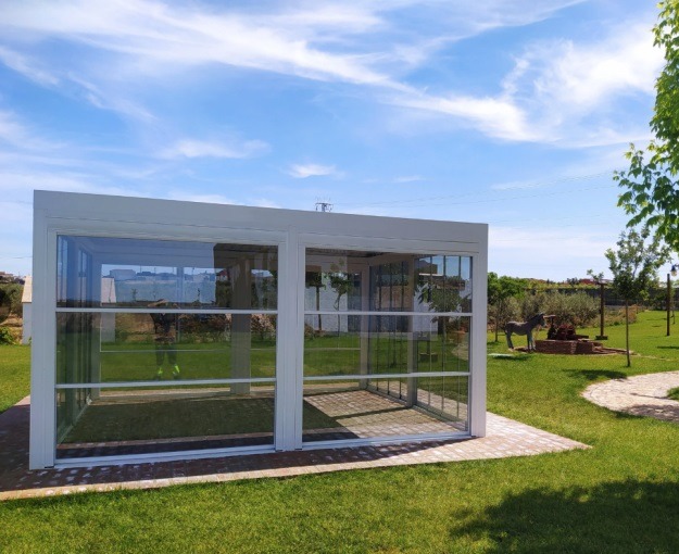 Giljotina za zasteklitev pergole ali terase