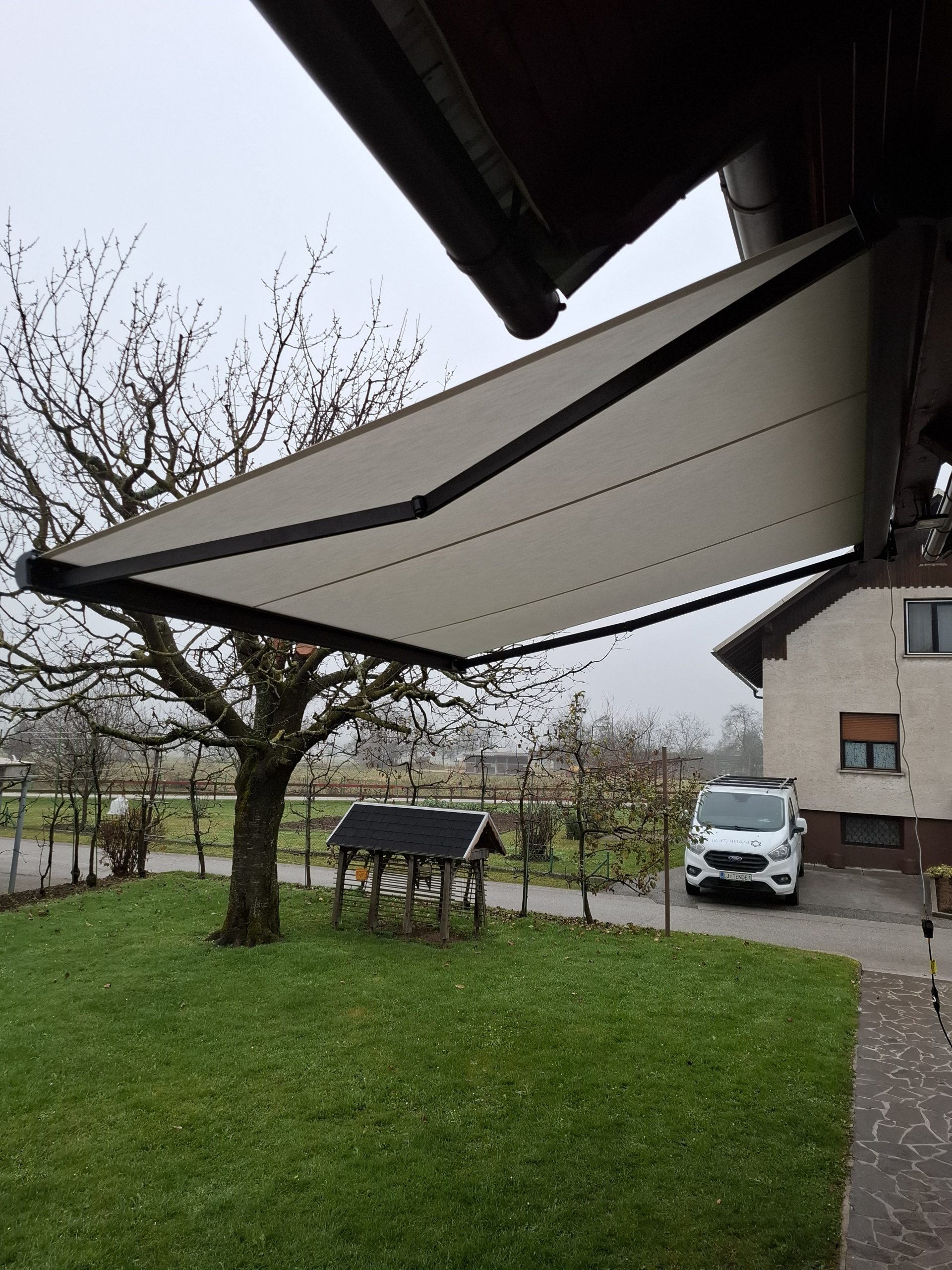 Kasetna model BASE LITE montirana na Begunjah na Gorenjskem leta 2025.