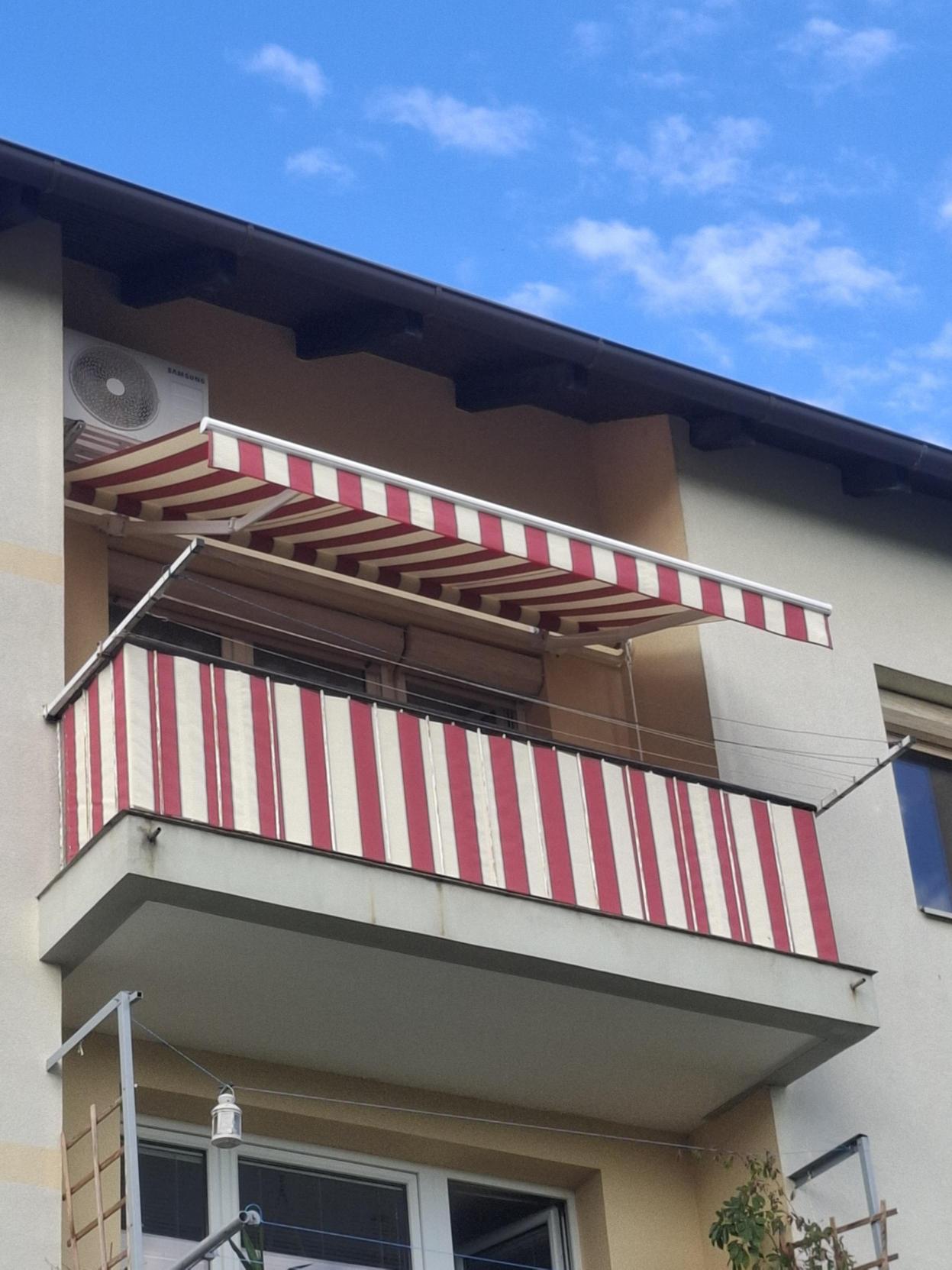 Tenda model HELIX BQ GOLD montirana v Ljubljani leta 2025.