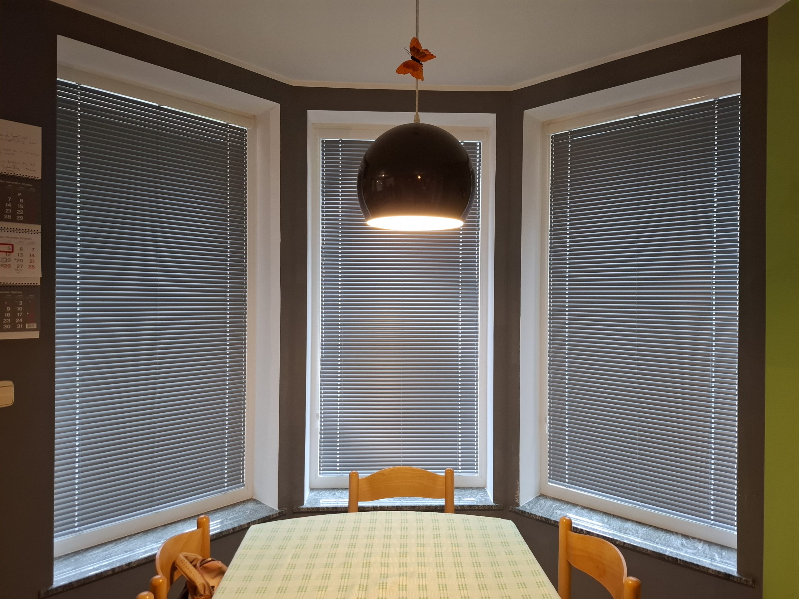 Notranje žaluzije model ISOLINE PRIM montirane v Litiji leta 2025.