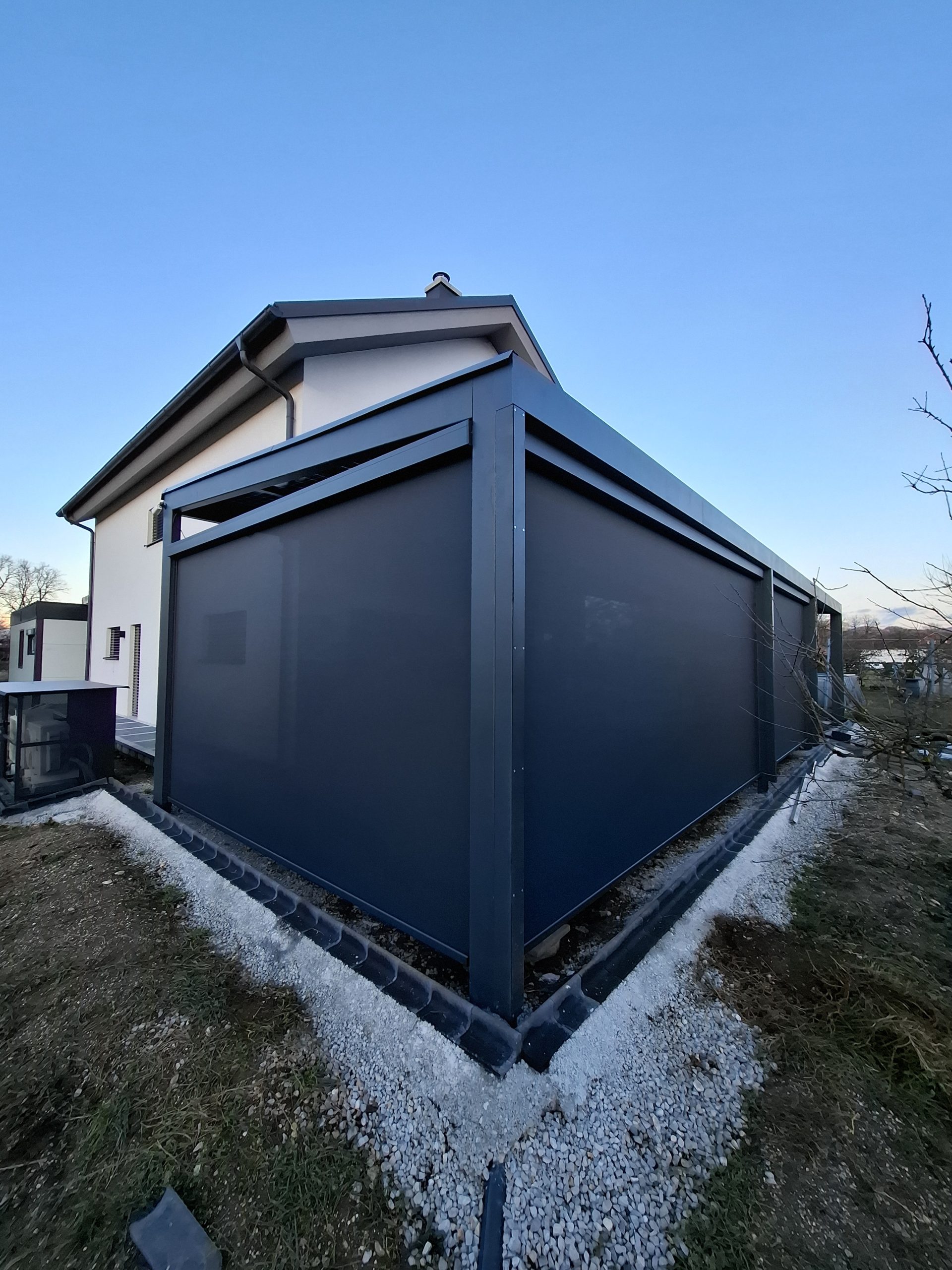 ZIP screen roloji montirani na solar plus v Ljubljani leta 2025