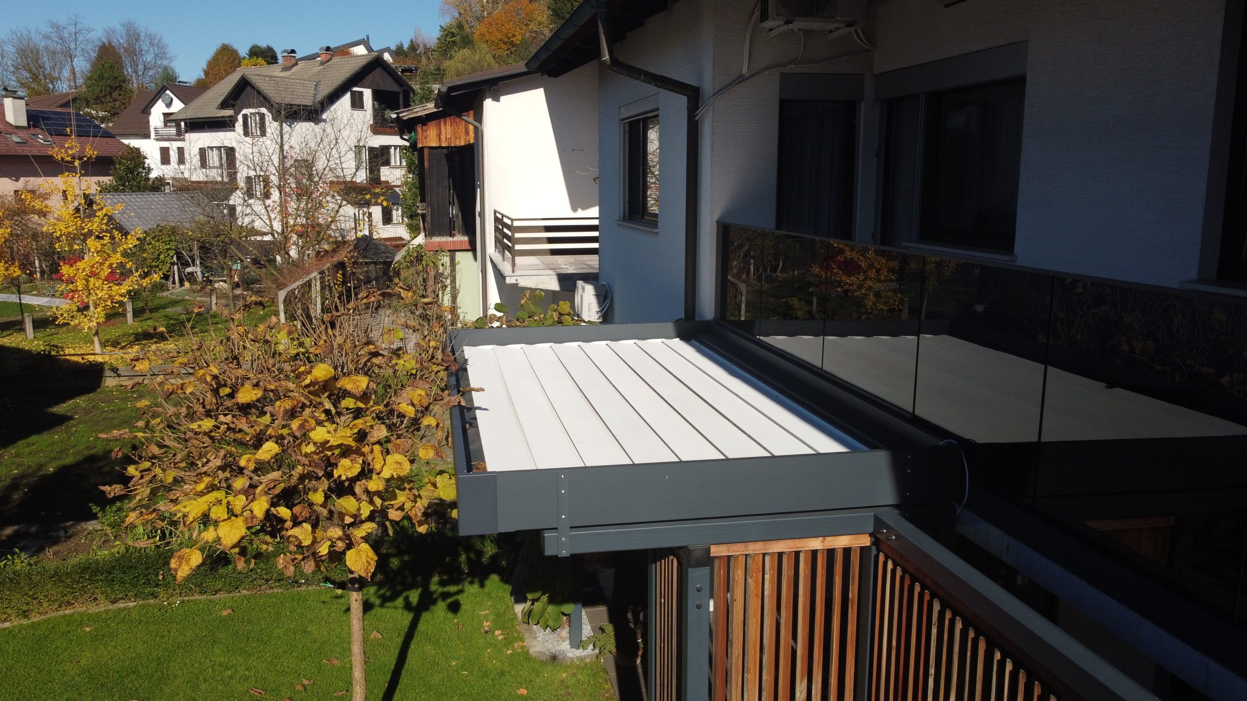 Bioklimatska z zložljivimi lamelami postavljena v Celju leta 2025