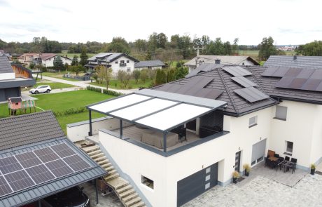 Klasična pergotenda postavljena v Črešnjovcih leta 2024, izdelana po meri